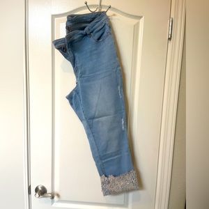 Comfy cute capri jeans with lace cuffs